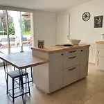 וילה La Gannatoise Family With Garden