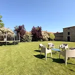 וילה La Gannatoise Family With Garden *